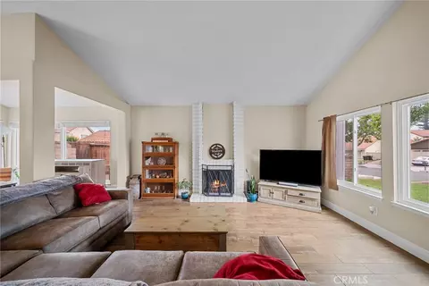 Living - 2978 Stacy Dr, Simi Valley, CA 93063 photo 2 of 2