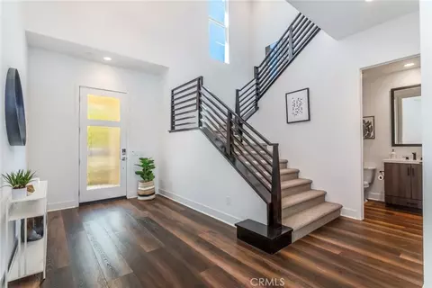 Entry Way - 17701 Ridgeline Ct, Saugus, CA 91350 photo 3 of 4