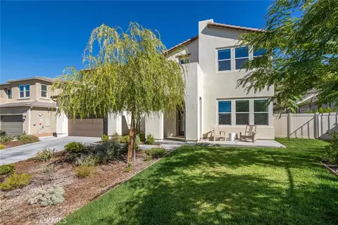 Exterior - 17701 Ridgeline Ct, Saugus, CA 91350 photo 4 of 19