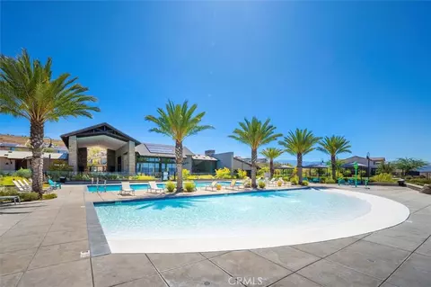 Exterior - 17701 Ridgeline Ct, Saugus, CA 91350 photo 15 of 19
