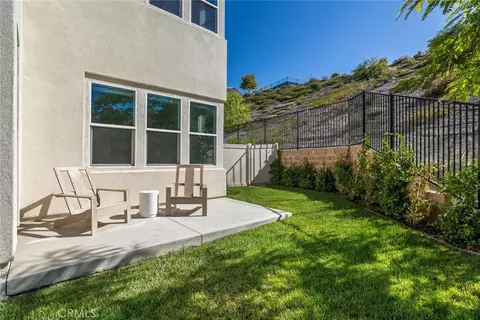 Exterior - 17701 Ridgeline Ct, Saugus, CA 91350 photo 7 of 19