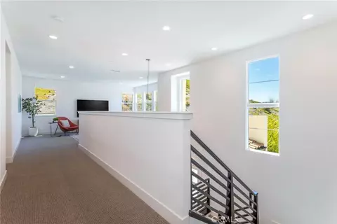 Entry Way - 17701 Ridgeline Ct, Saugus, CA 91350 photo 4 of 4