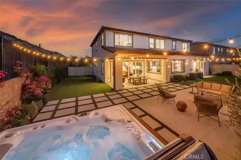 Exterior - 17701 Ridgeline Ct, Saugus, CA 91350 photo 8 of 19