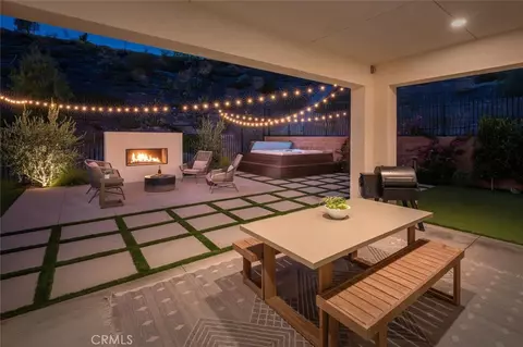 Exterior - 17701 Ridgeline Ct, Saugus, CA 91350 photo 13 of 19