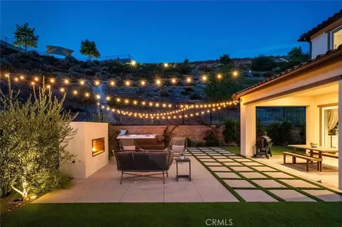 Exterior - 17701 Ridgeline Ct, Saugus, CA 91350 photo 11 of 19