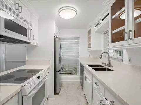 18411 Hatteras St #138, Tarzana, CA 91356