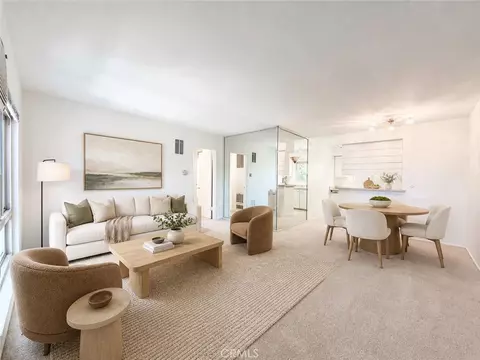 6041 Fountain Park Ln #11, Woodland Hills, CA 91367