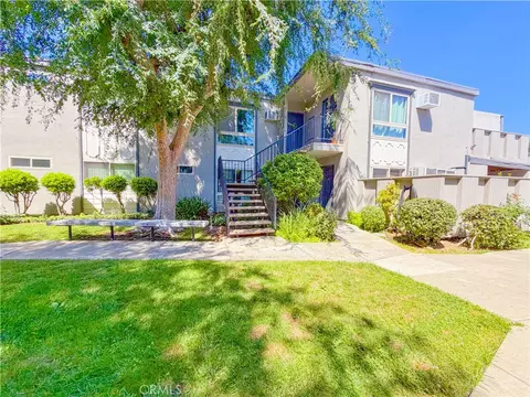 6041 Fountain Park Ln #11, Woodland Hills, CA 91367