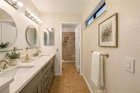 Bath - 9889 Canada Way, Riverside, CA 92503 photo 3 of 5