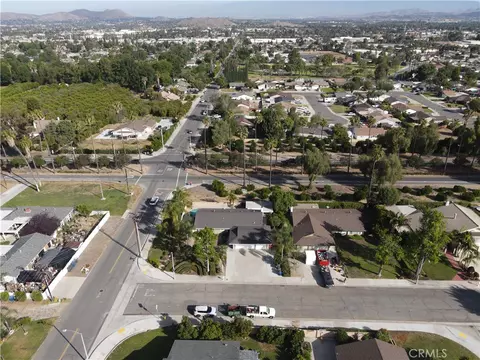 View/Area - 9889 Canada Way, Riverside, CA 92503 photo 2 of 4