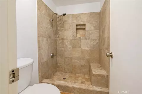 Bath - 9889 Canada Way, Riverside, CA 92503 photo 4 of 5