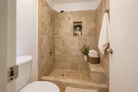 Bath - 9889 Canada Way, Riverside, CA 92503 photo 5 of 5