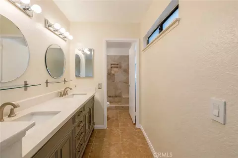 Bath - 9889 Canada Way, Riverside, CA 92503 photo 2 of 5