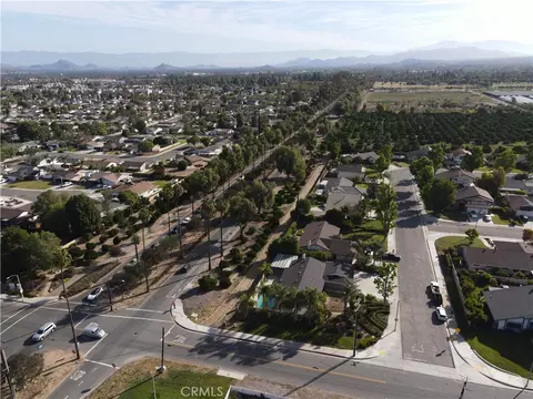 View/Area - 9889 Canada Way, Riverside, CA 92503 photo 3 of 4