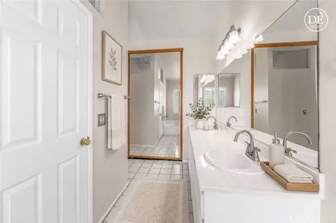 Bath - 15449 Doris Ct, Moorpark, CA 93021 photo 3 of 4