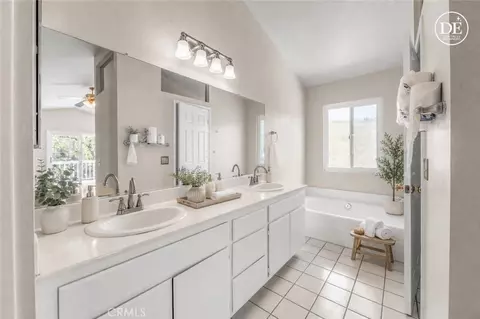 Bath - 15449 Doris Ct, Moorpark, CA 93021 photo 2 of 4