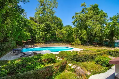 5515 Shirley Ave, Tarzana, CA 91356