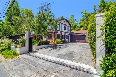 5515 Shirley Ave, Tarzana, CA 91356