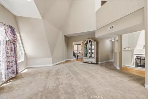 Living - 22181 Geneva Dr, Tehachapi, CA 93561 photo 2 of 4
