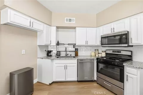 Kitchen - 22181 Geneva Dr, Tehachapi, CA 93561 photo 3 of 3