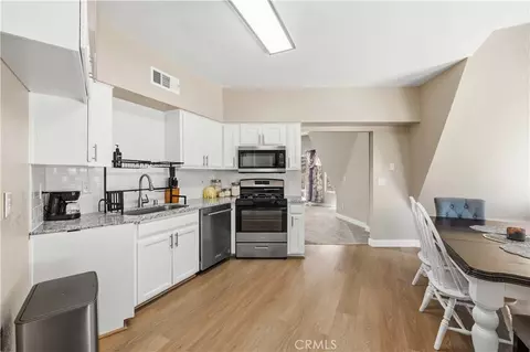 Kitchen - 22181 Geneva Dr, Tehachapi, CA 93561 photo 2 of 3