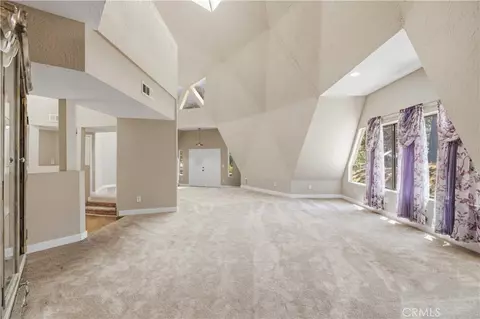 Living - 22181 Geneva Dr, Tehachapi, CA 93561 photo 3 of 4