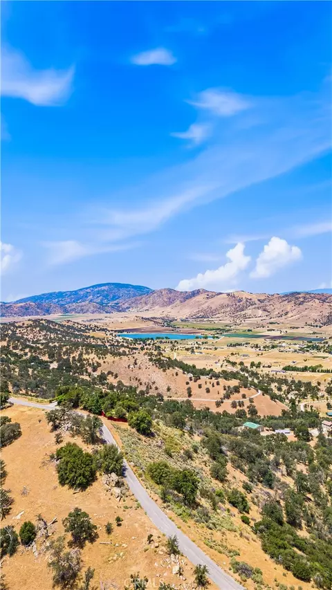 View/Area - 22181 Geneva Dr, Tehachapi, CA 93561 photo 4 of 5