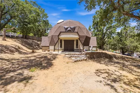 Exterior - 22181 Geneva Dr, Tehachapi, CA 93561 photo 4 of 6