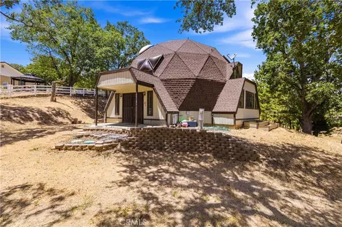 Exterior - 22181 Geneva Dr, Tehachapi, CA 93561 photo 5 of 6