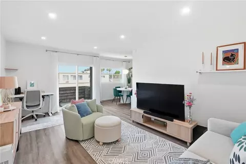 5414 Newcastle Ave #50, Encino, CA 91316