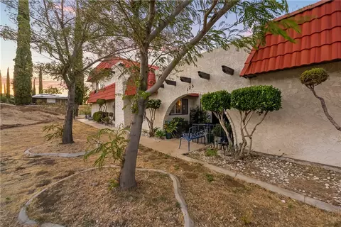 125 Lakeview Dr, Palmdale, CA 93551