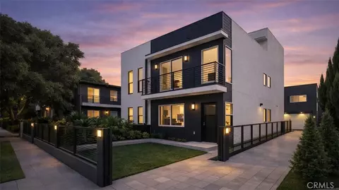 2620 N Beachwood, Los Angeles, CA 90068