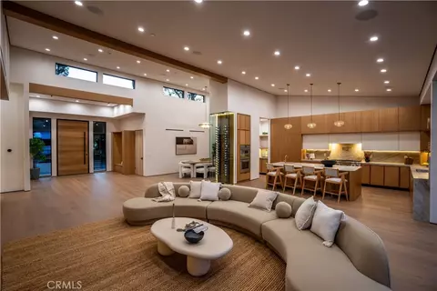 5636 Rawlings Ave, Woodland Hills, CA 91367