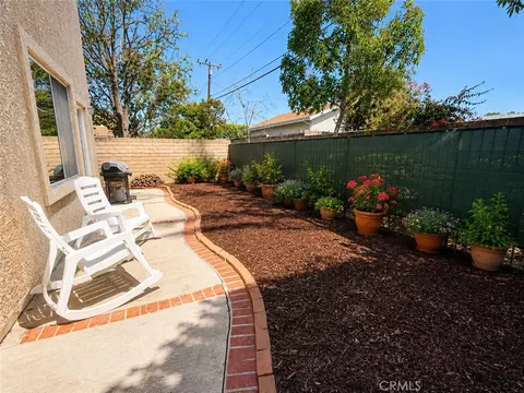 Exterior - 292 Edgemire Ln, Simi Valley, CA 93065 photo 4 of 10