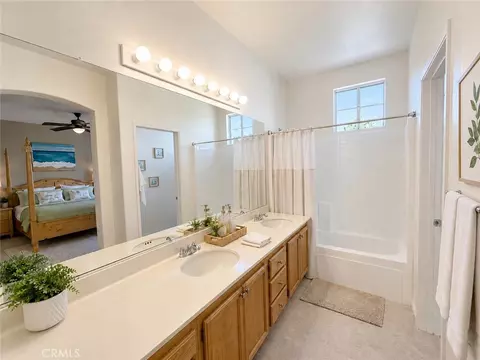 Bath - 292 Edgemire Ln, Simi Valley, CA 93065 photo 1 of 3