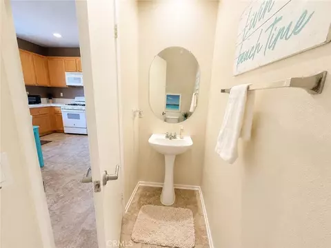 Entry Way - 292 Edgemire Ln, Simi Valley, CA 93065 photo 2 of 5