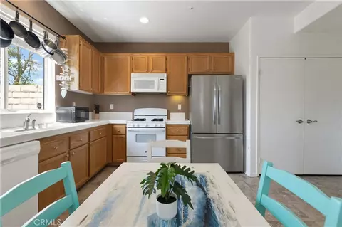 Kitchen - 292 Edgemire Ln, Simi Valley, CA 93065 photo 3 of 3