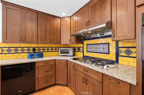 Kitchen - 15376 Bambi Ct, Moorpark, CA 93021 photo 6 of 9