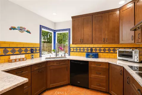 Kitchen - 15376 Bambi Ct, Moorpark, CA 93021 photo 5 of 9