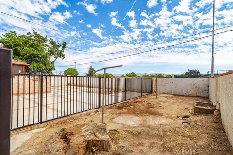 Exterior - 802 E Avenue Q4, Palmdale, CA 93550 photo 8 of 8