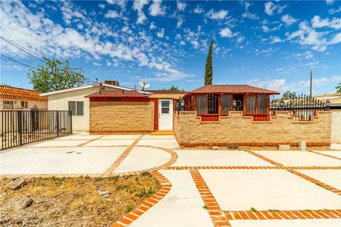Exterior - 802 E Avenue Q4, Palmdale, CA 93550 photo 6 of 8