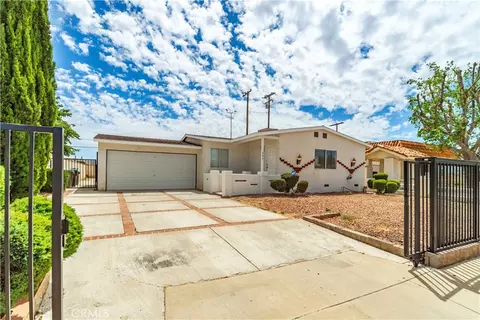 Exterior - 802 E Avenue Q4, Palmdale, CA 93550 photo 1 of 8