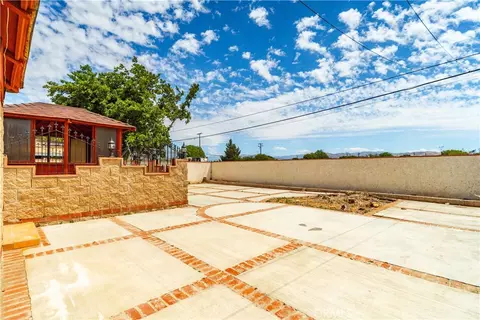 Exterior - 802 E Avenue Q4, Palmdale, CA 93550 photo 5 of 8