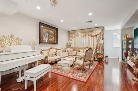 13225 Victory Blvd, Valley Glen, CA 91401