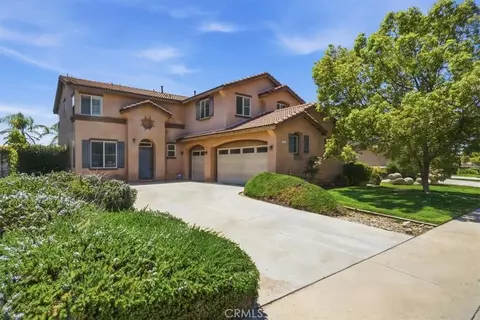 15235 Blue Spruce Ln, Fontana, CA 92336