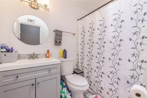 Bath - 2078 N Swindon, Simi Valley, CA 93063 photo 2 of 2