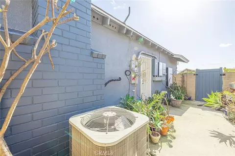 Exterior - 2078 N Swindon, Simi Valley, CA 93063 photo 12 of 14