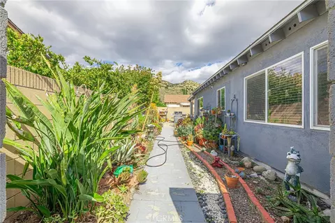 Exterior - 2078 N Swindon, Simi Valley, CA 93063 photo 13 of 14