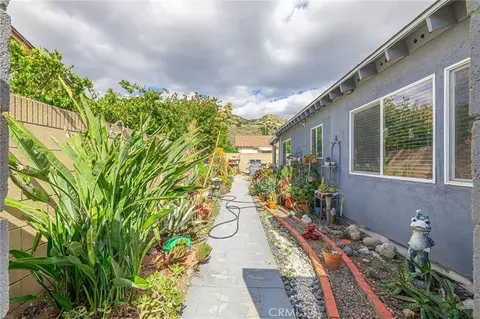 Exterior - 2078 N Swindon, Simi Valley, CA 93063 photo 9 of 14