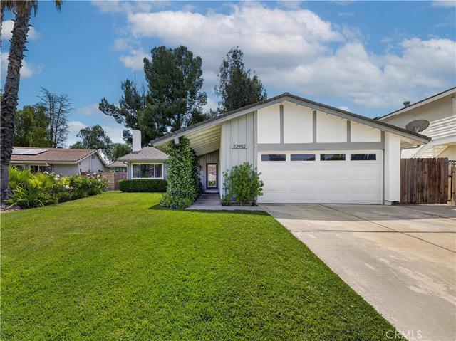 22952 Las Mananitas, Valencia, CA 91354
